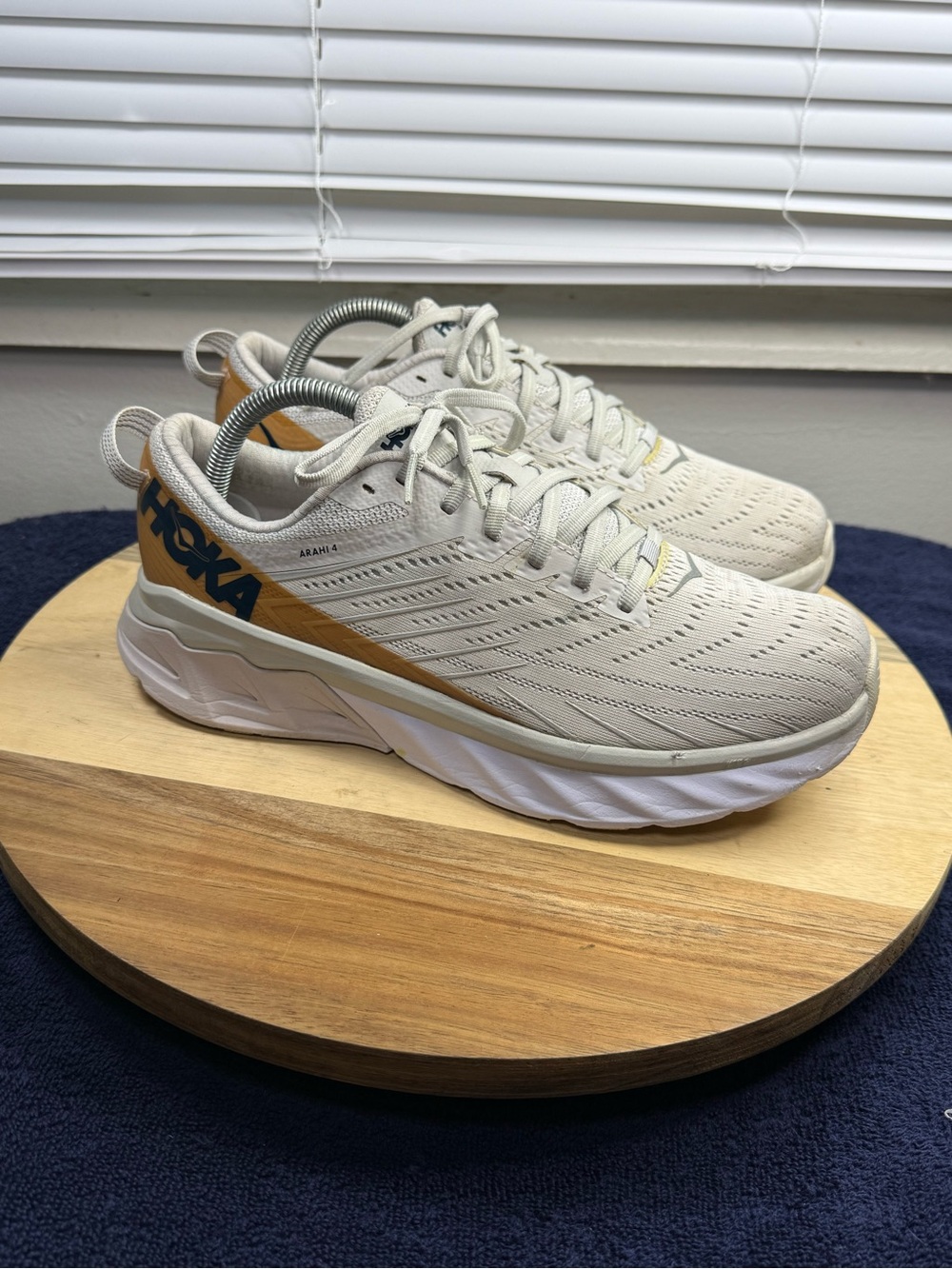 Hoka Arahi 4 (Women’s 9)